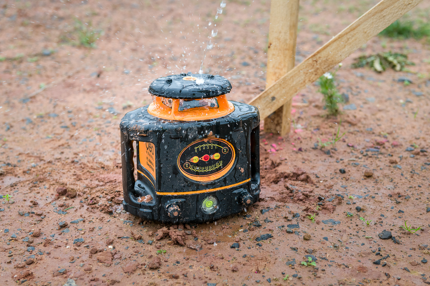 FL 300HV-G EasyGRADE pre vodorovnú a zvislú rovinu a sklon v osi X a Y s digitalnym prijímačom + lata + statív